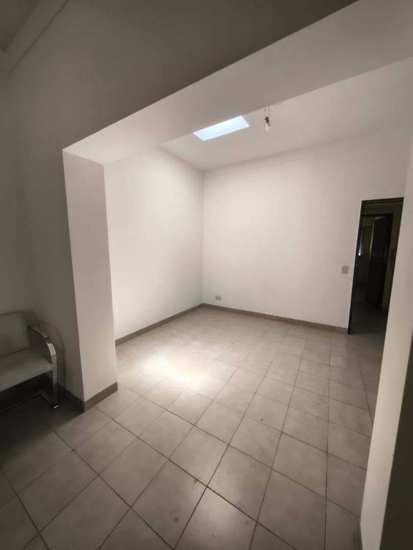 Casa en venta - 4 amb. - Castelar Norte - Larralde al 1700