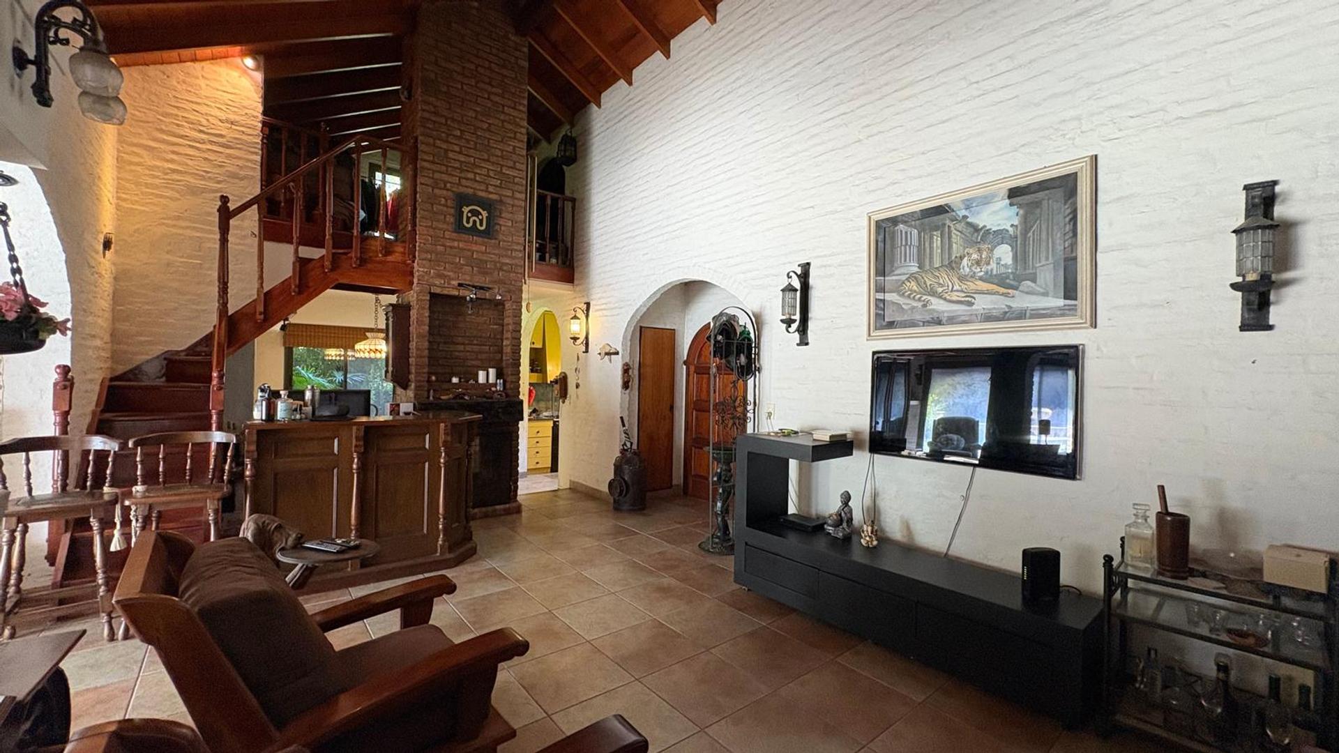Casa 4 ambientes con 3 baños