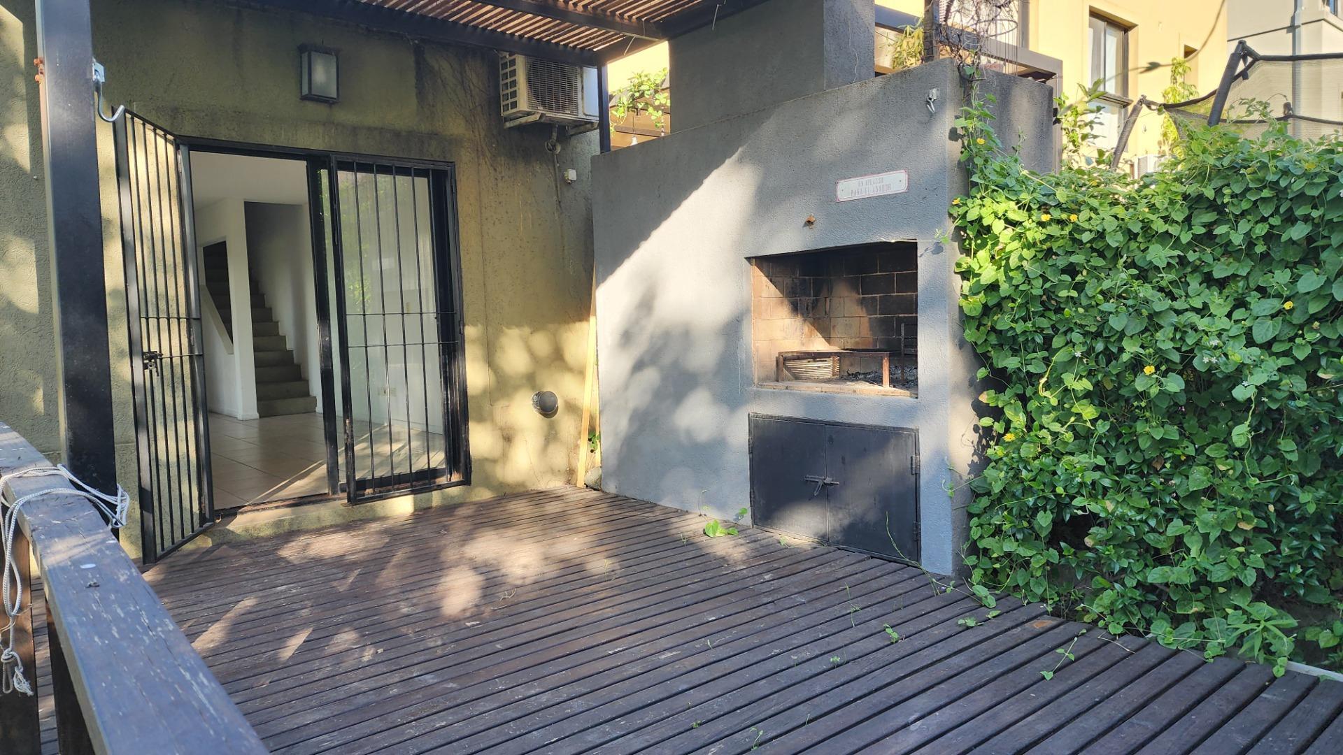 DUPLEX | BARRIO CERRADO | 3 AMB | 2 DORM | DECK | JARDIN