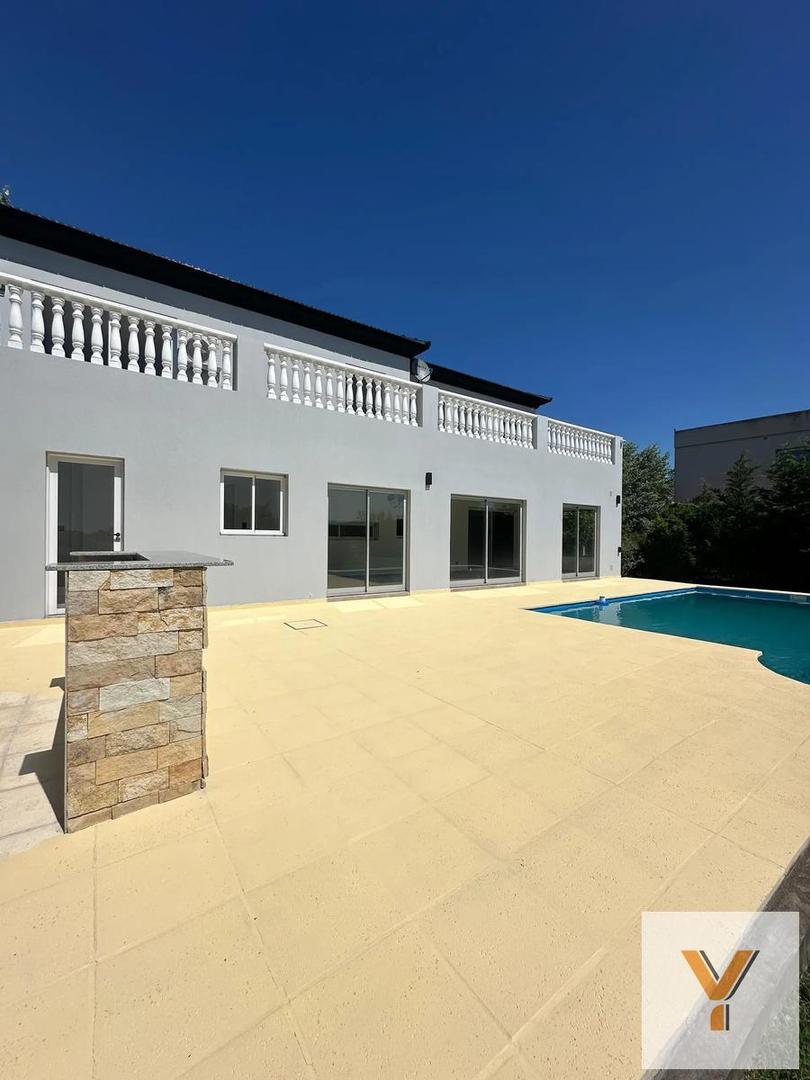 Casa en venta - 3 Dormitorios 5 Baños - 1.200Mts2 - Cañuelas