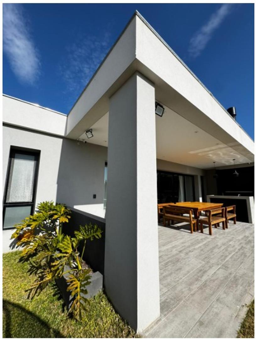 Casa en Alquiler en San Sebastian, USD 1.700