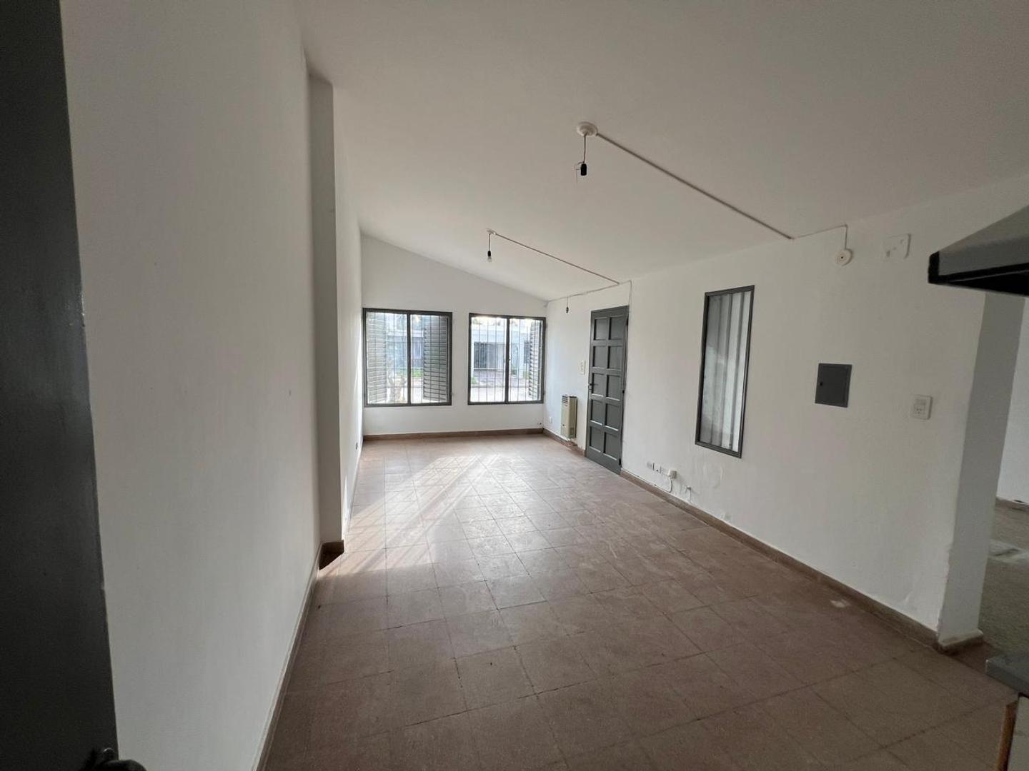 Casa 3 ambientes con 1 baño