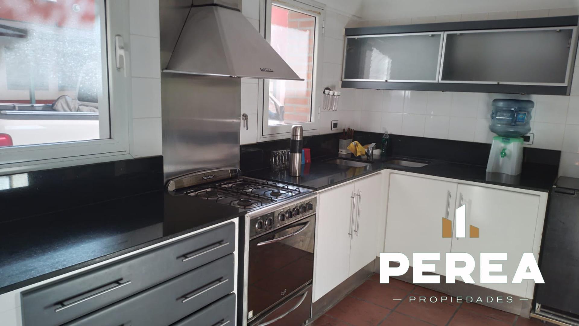 Casa en Alquiler Temporal con 2 cocheras