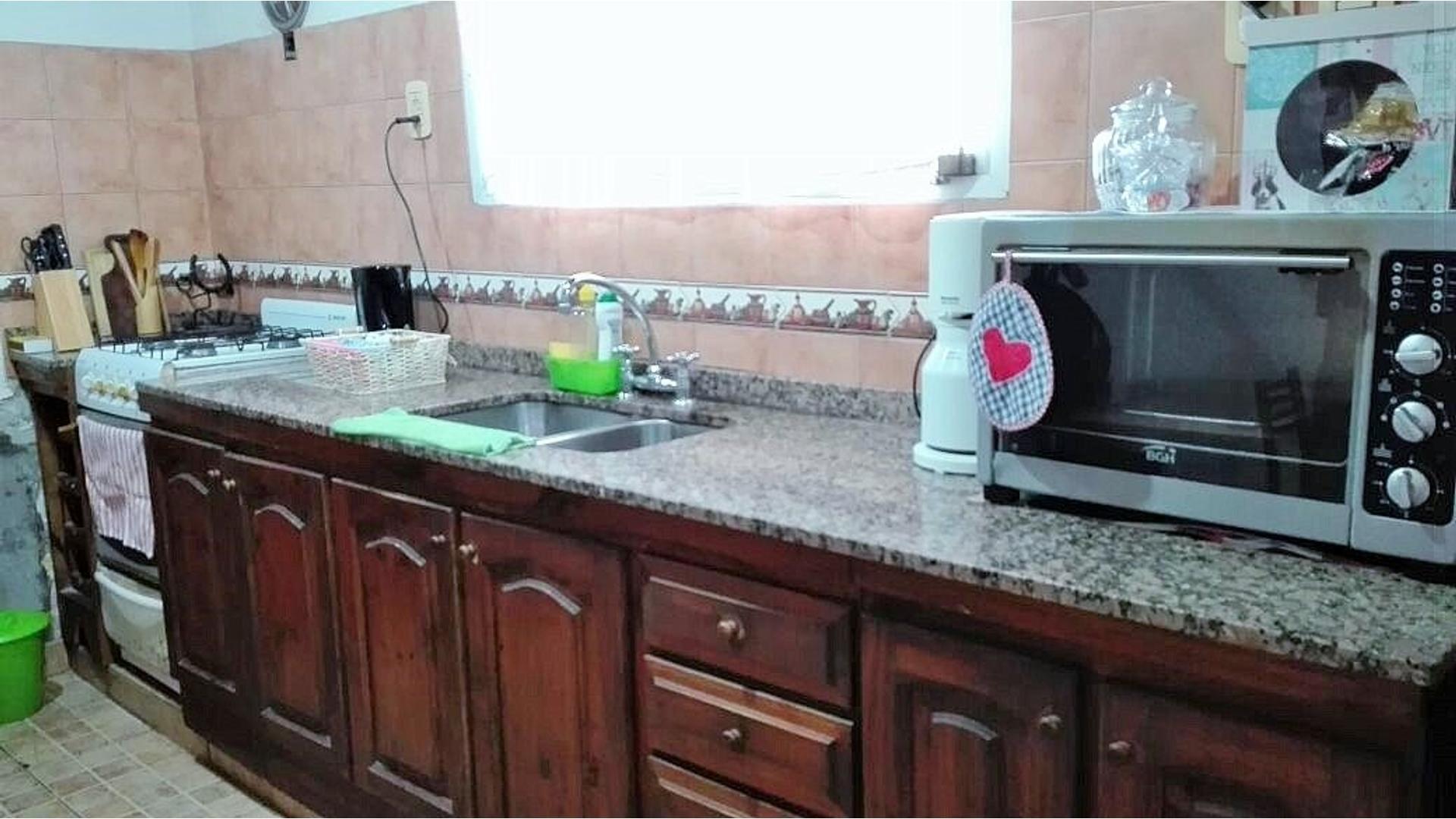 Carlos D Nicora 100, Piso 2