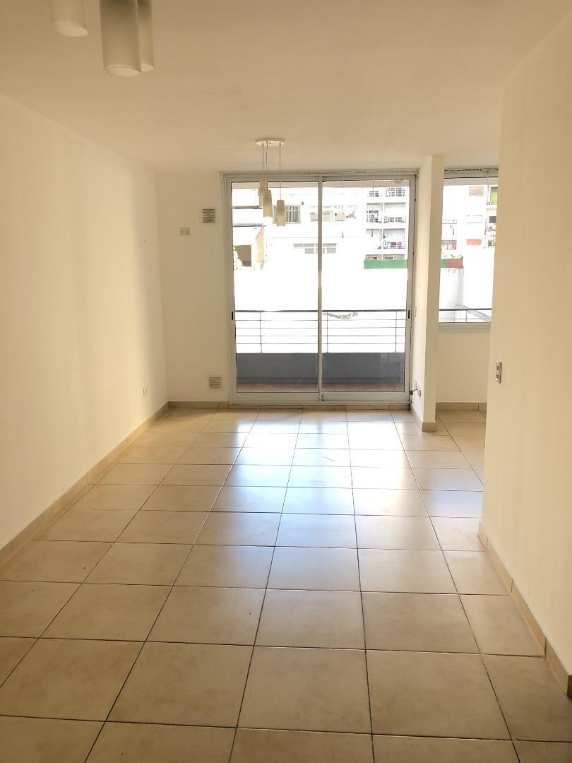 Bonifacio 400, Piso 1