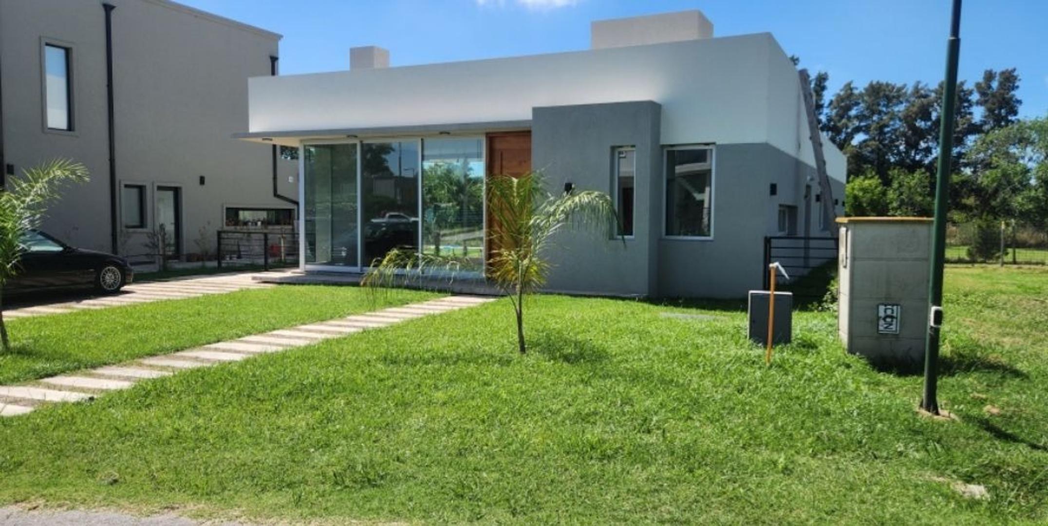 Casa 4 ambientes con 3 baños