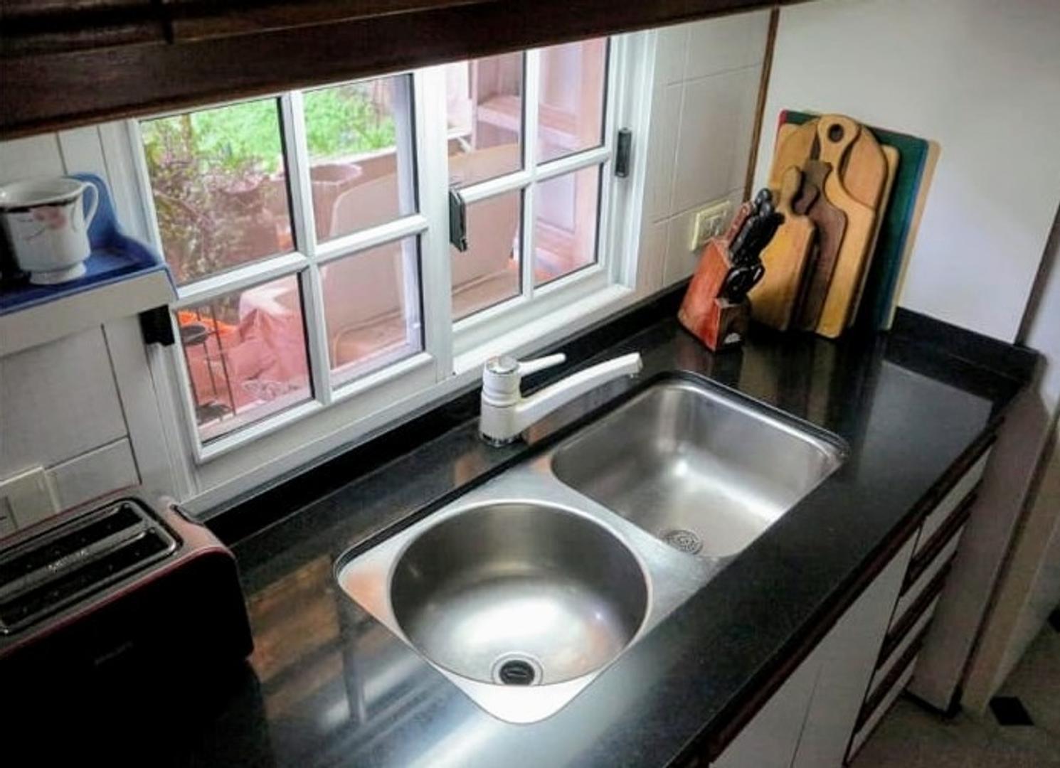 CASA  4 AMBS + DEPTO  COCHERA, PATIO Y TERRAZA LOMAS MIRADOR