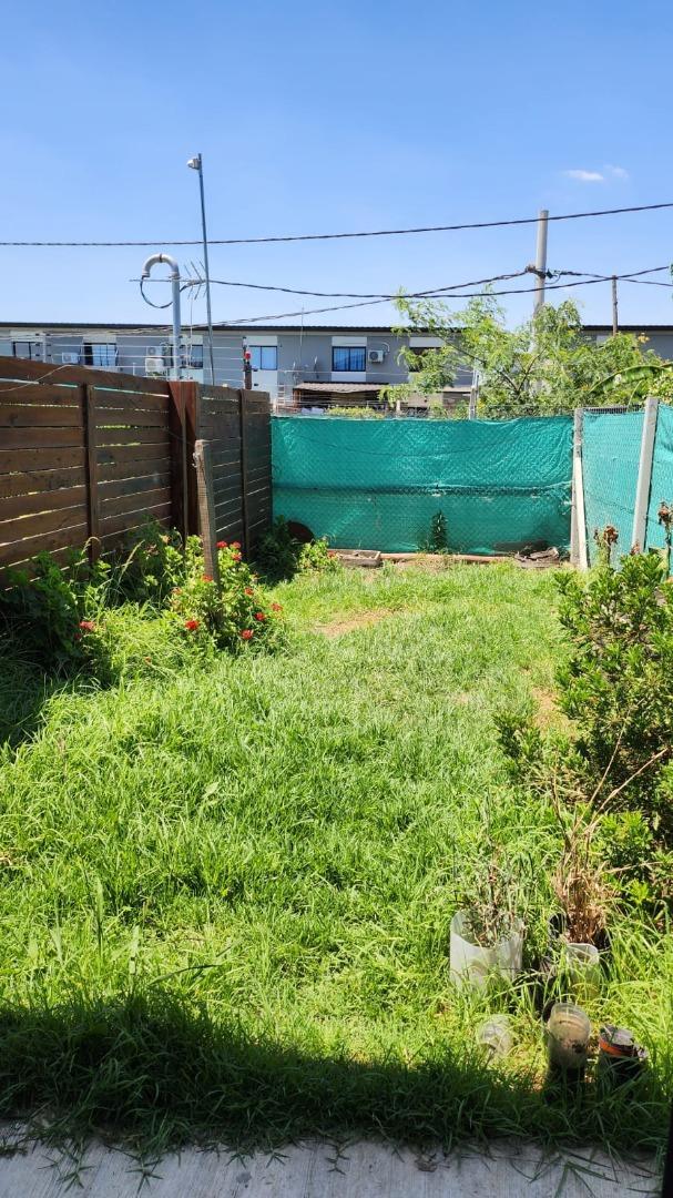 Casa en Alquiler con 1 cochera