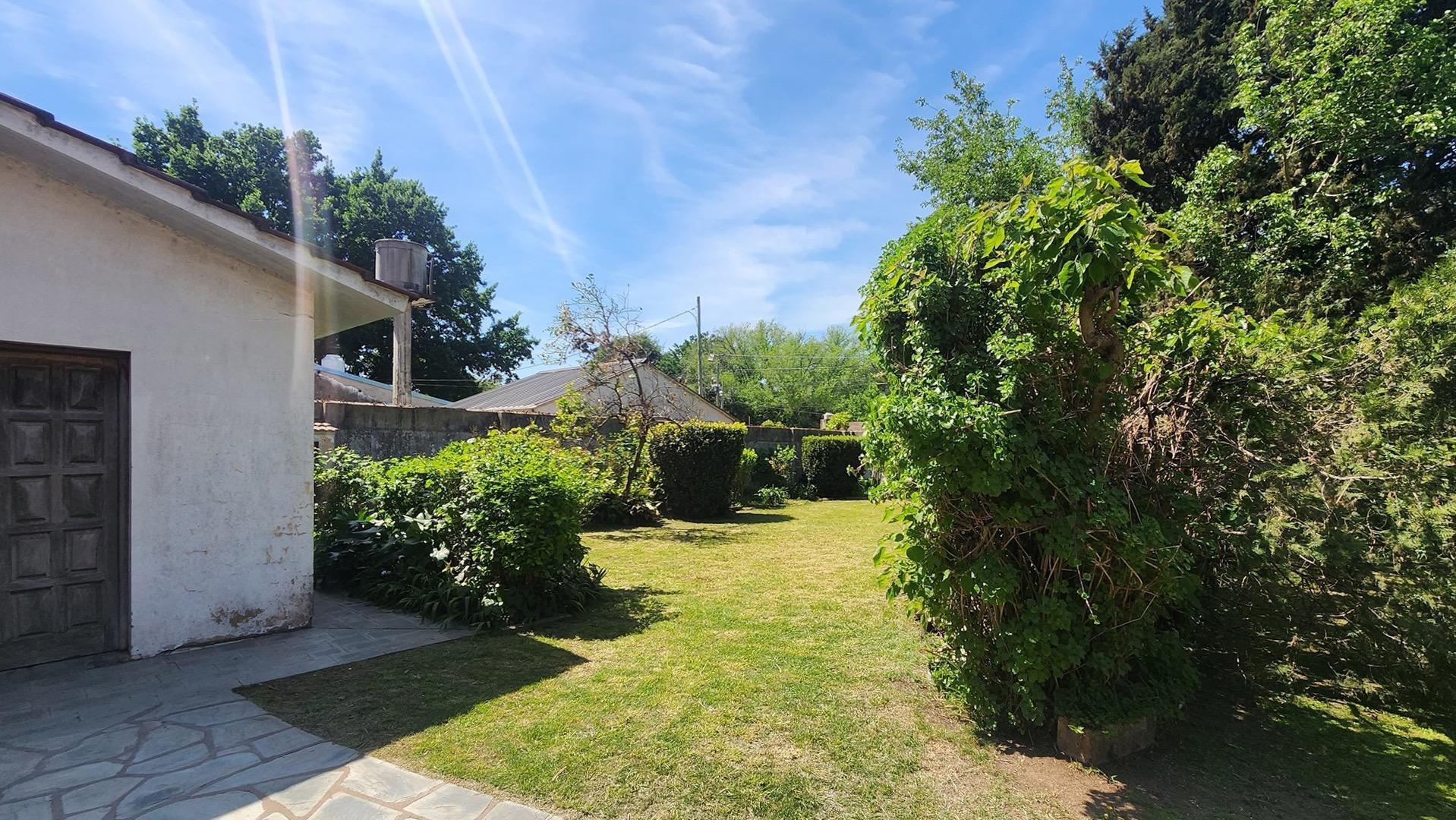 CASA 4 AMBIENTES + 2 LOTES - LIBERTAD