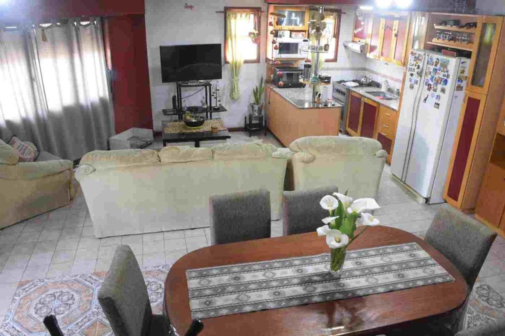 Casa 4 ambientes con 1 baño