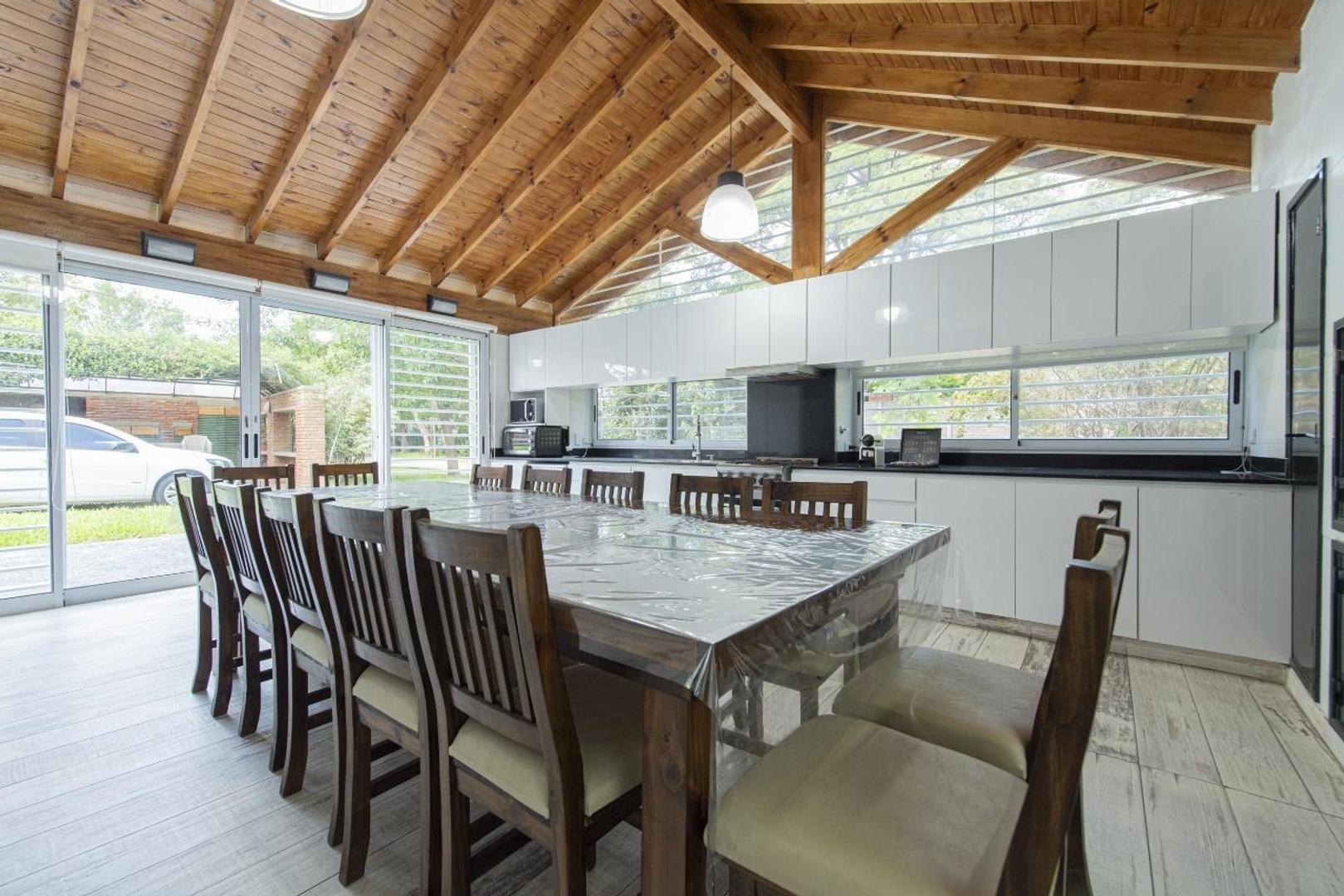 Casa en Venta con 1 cochera