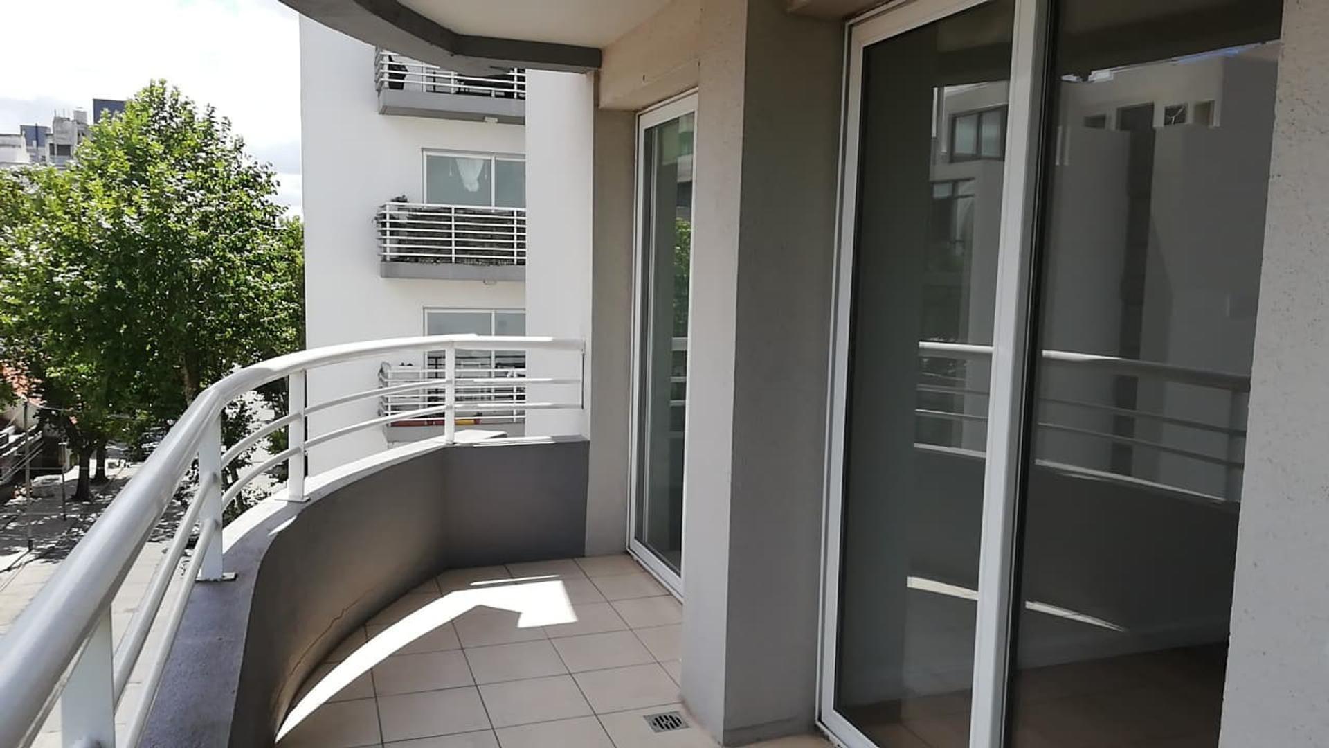 SEMIPISO PARA 6 PERSONAS C/COCHERA, MACROCENTRO