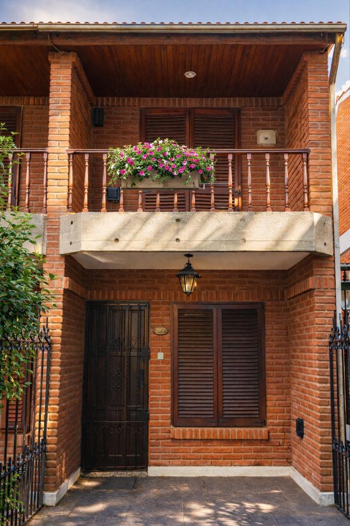 Triplex, 3 dormitorios, cochera, gas natural, centrico