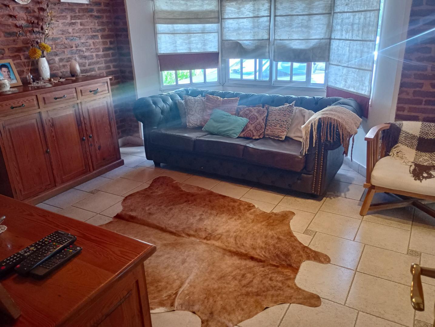 Casa en Venta con 3 cocheras