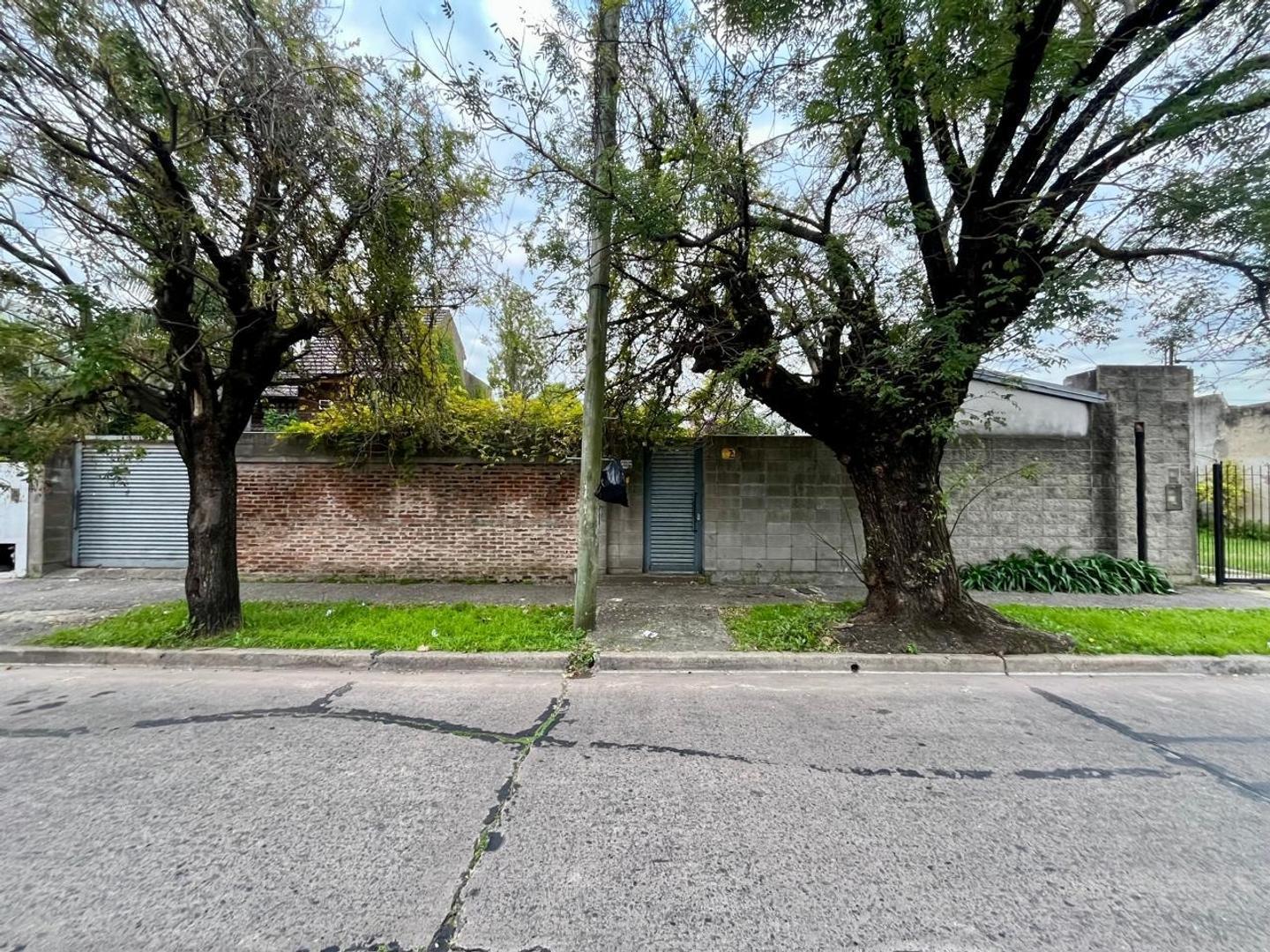 Moderna Casa y Lote , Oportunidad!