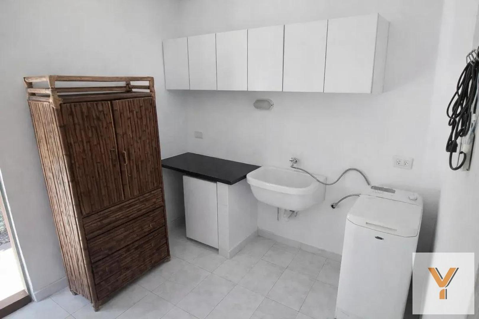Casa en alquiler - 2 Dormitorios 2 Baños -  La Plata