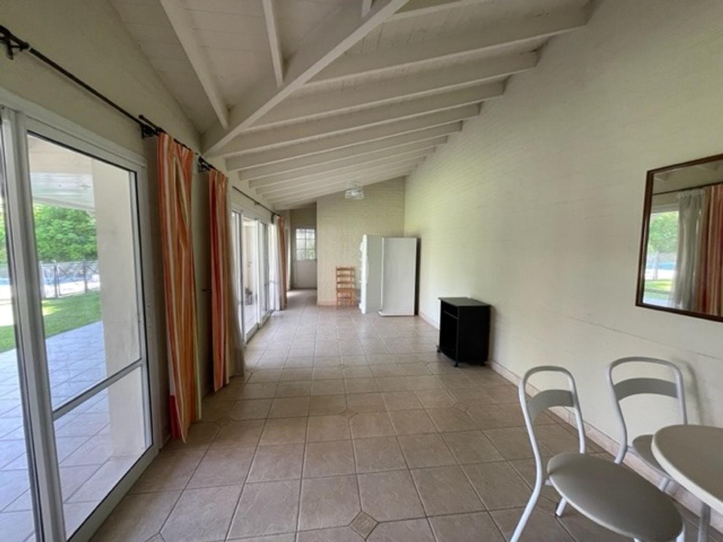 Casa 5 ambientes con 3 baños