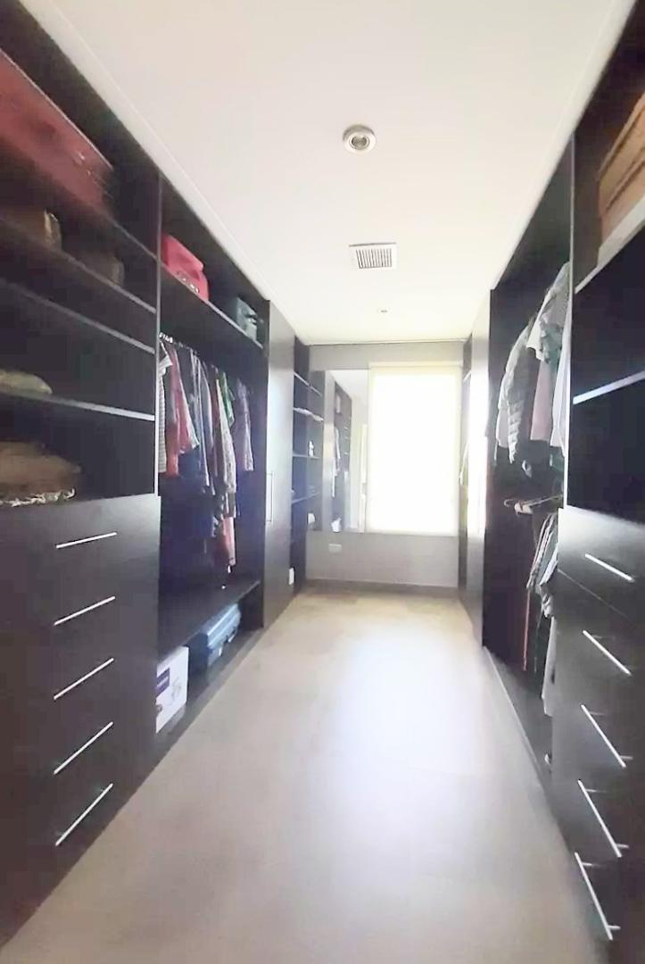 Excelente casa de 2 plantas en Barrio cerrado