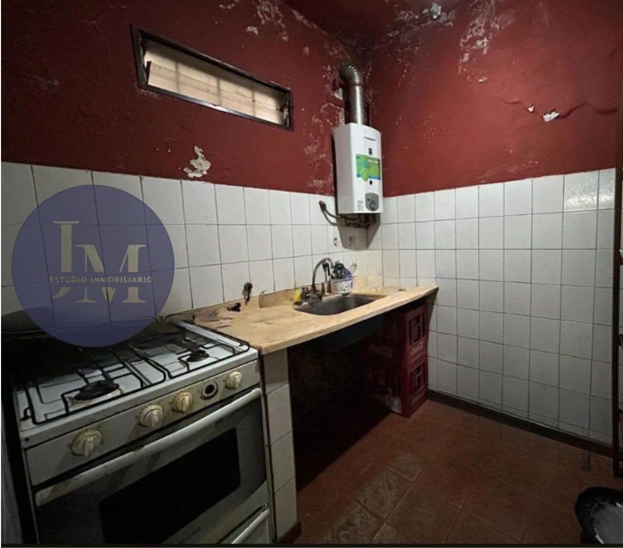 CASA 2 AMBIENTES CASEROS. VENTA