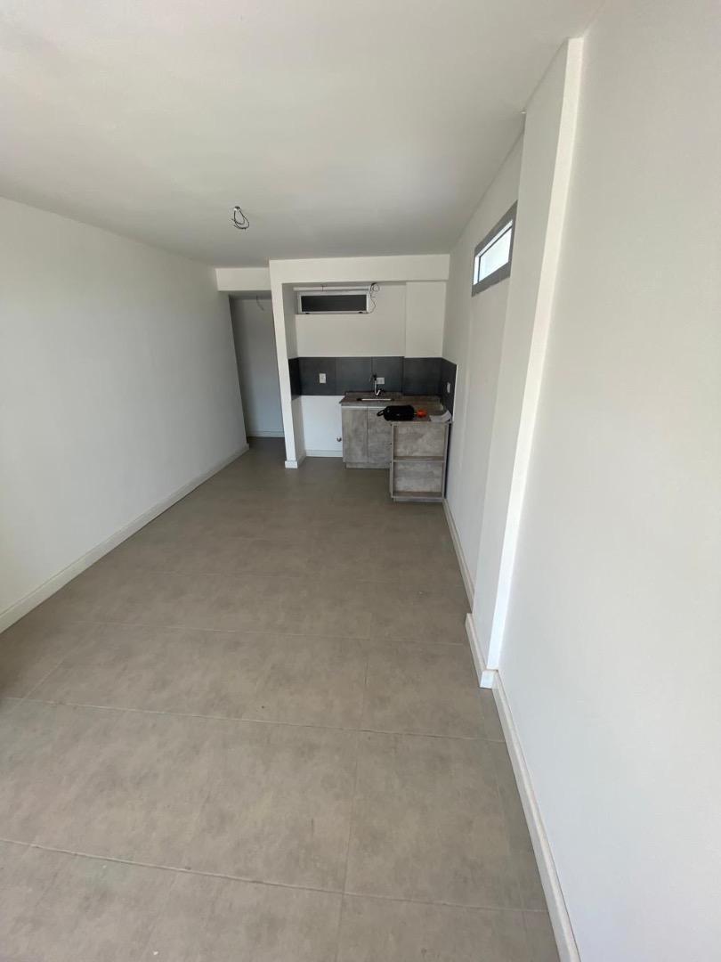 Departamento en Alquiler en Refinerias, $ 450.000