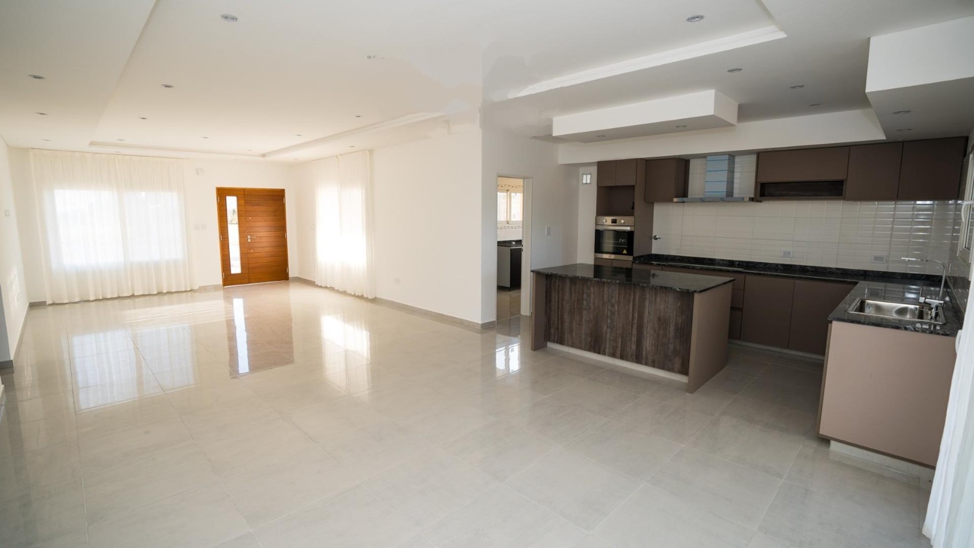 Casa en Venta en Lagos de San Eliseo, USD 230.000