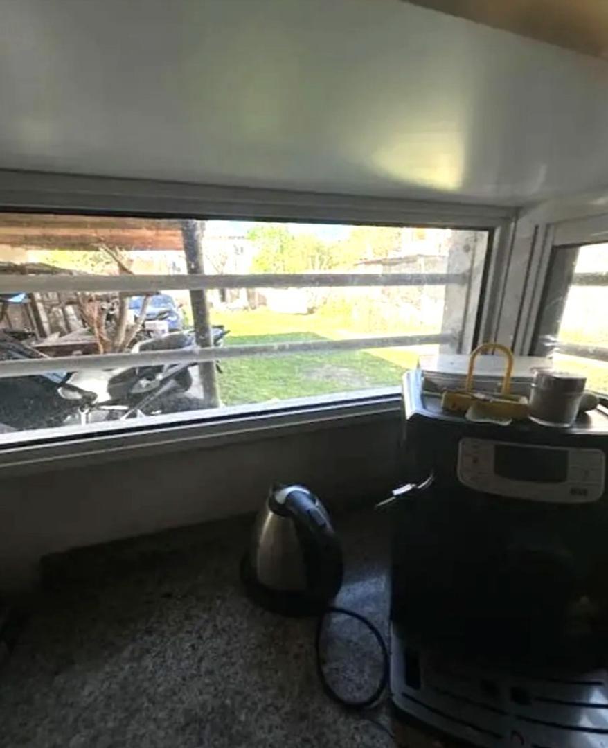 CASA CON JARDIN de 2 ambientes en Del Viso