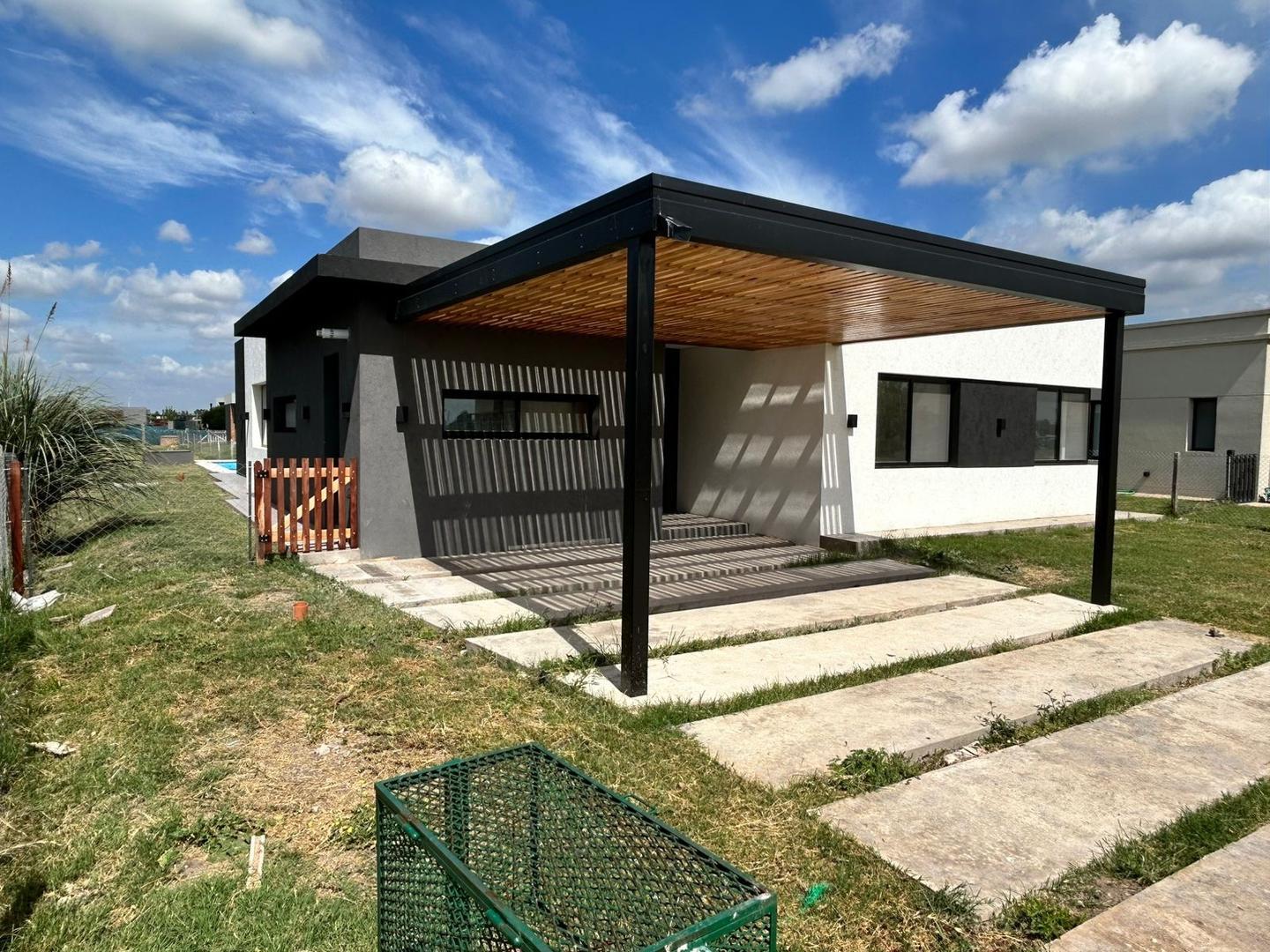 Casa a estrenar en alquiler, Barrio San Felipe, 4 Ambientes