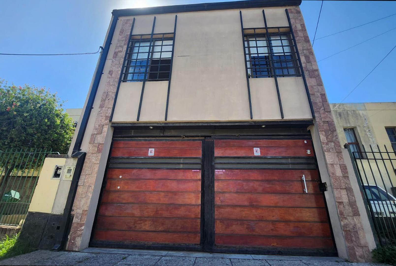 Duplex en venta. Longchamps