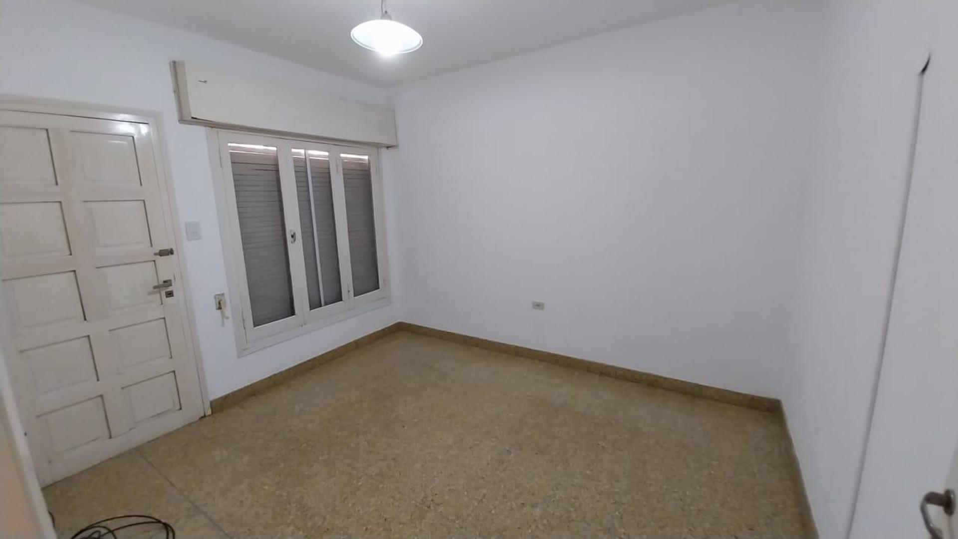 Casa 5 ambientes con 1 baño