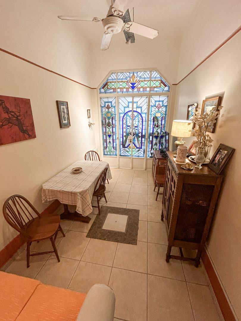 Hermosa casa de 8 amb en dos plantas con Patio y Terraza.