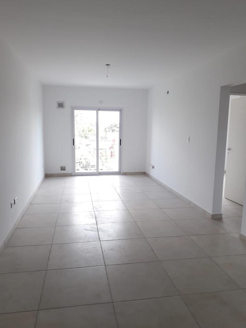 Departamento en Venta en Jose Leon Suarez, USD 70.000