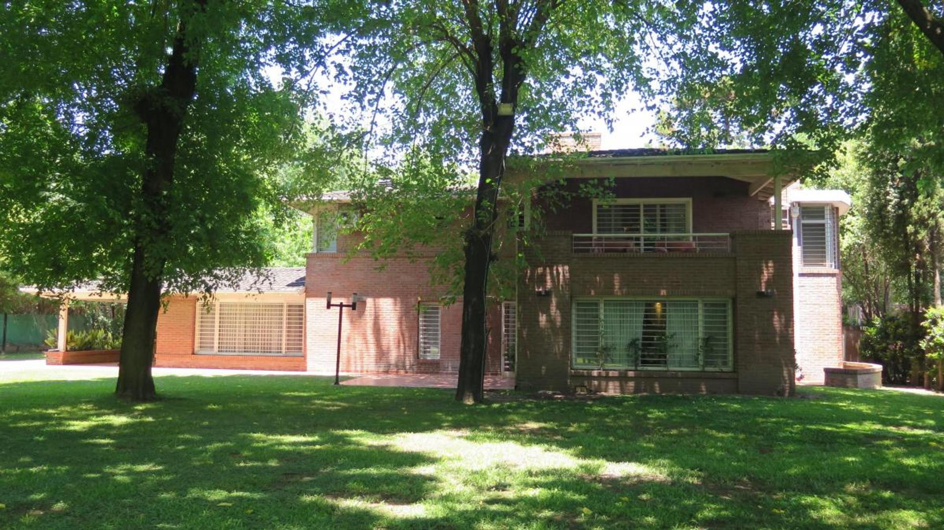 Casa en Venta con 2 cocheras