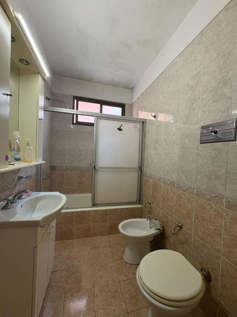 VENTA DEPTO 3 AMB CON DEPENDENCIA DE SERVICIO!