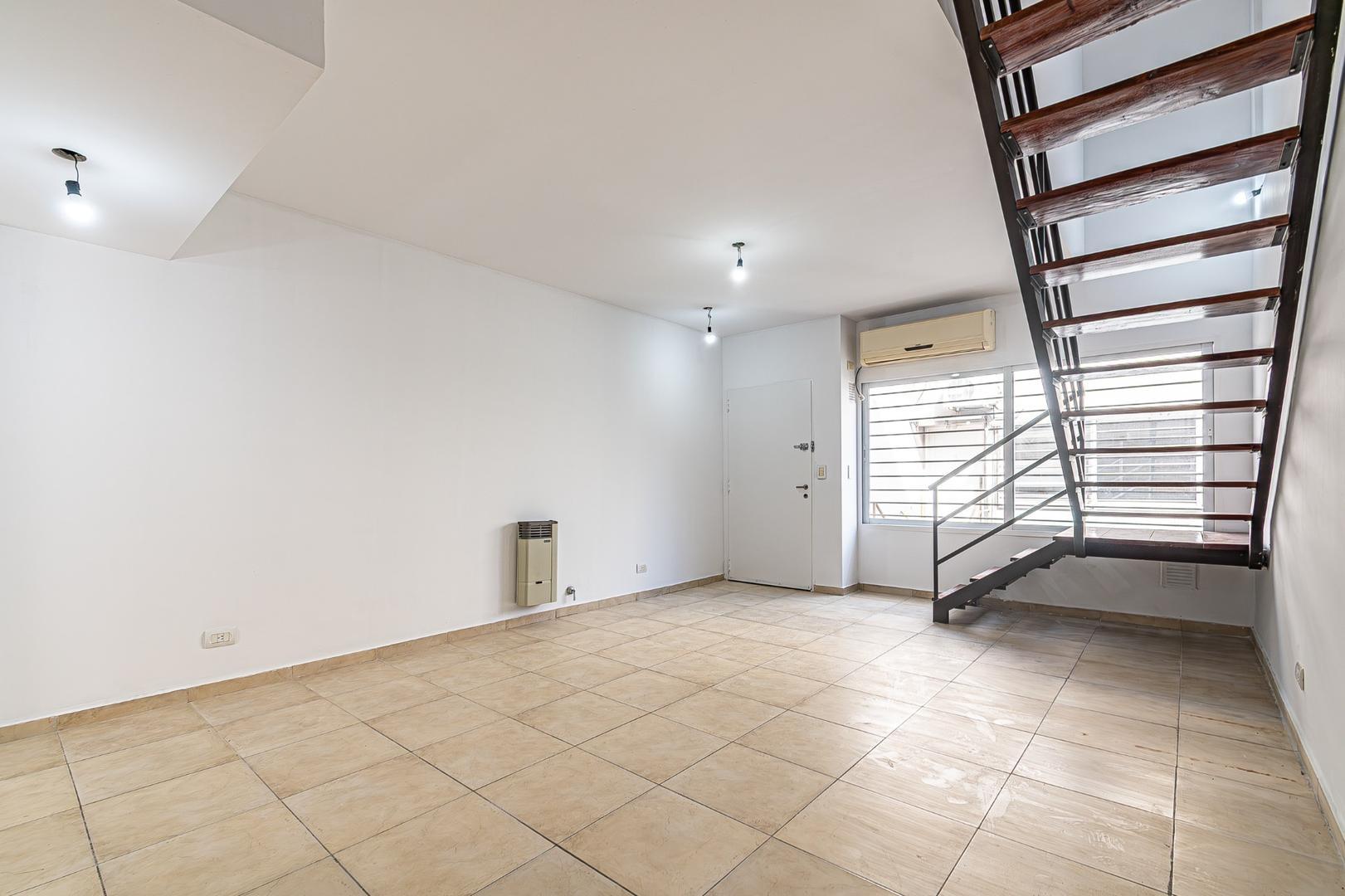 Depto Tipo Casa 3 ambientes con 2 baños