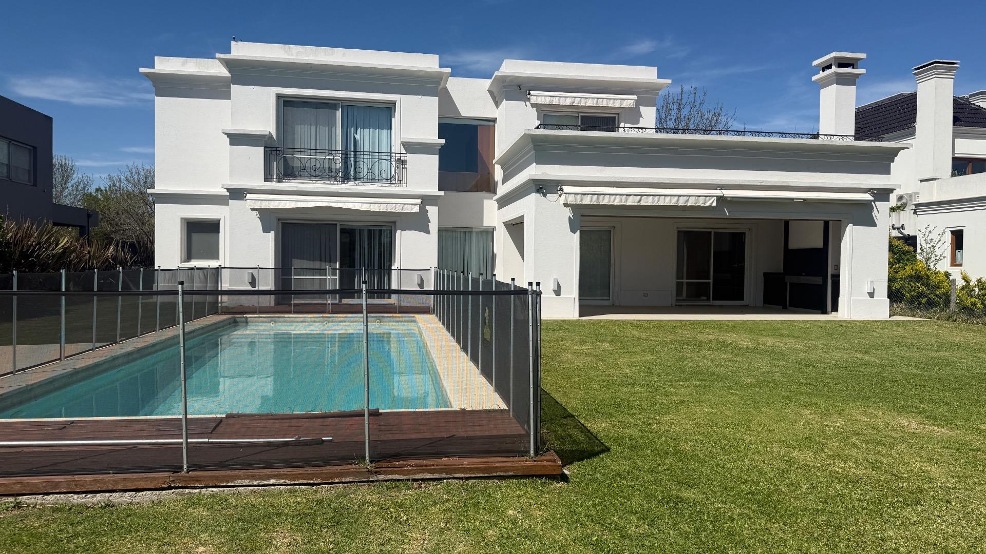 CASA EN TERRAVISTA 6 AMB CON CAVA Y SAUNA LOTE CENTRAL