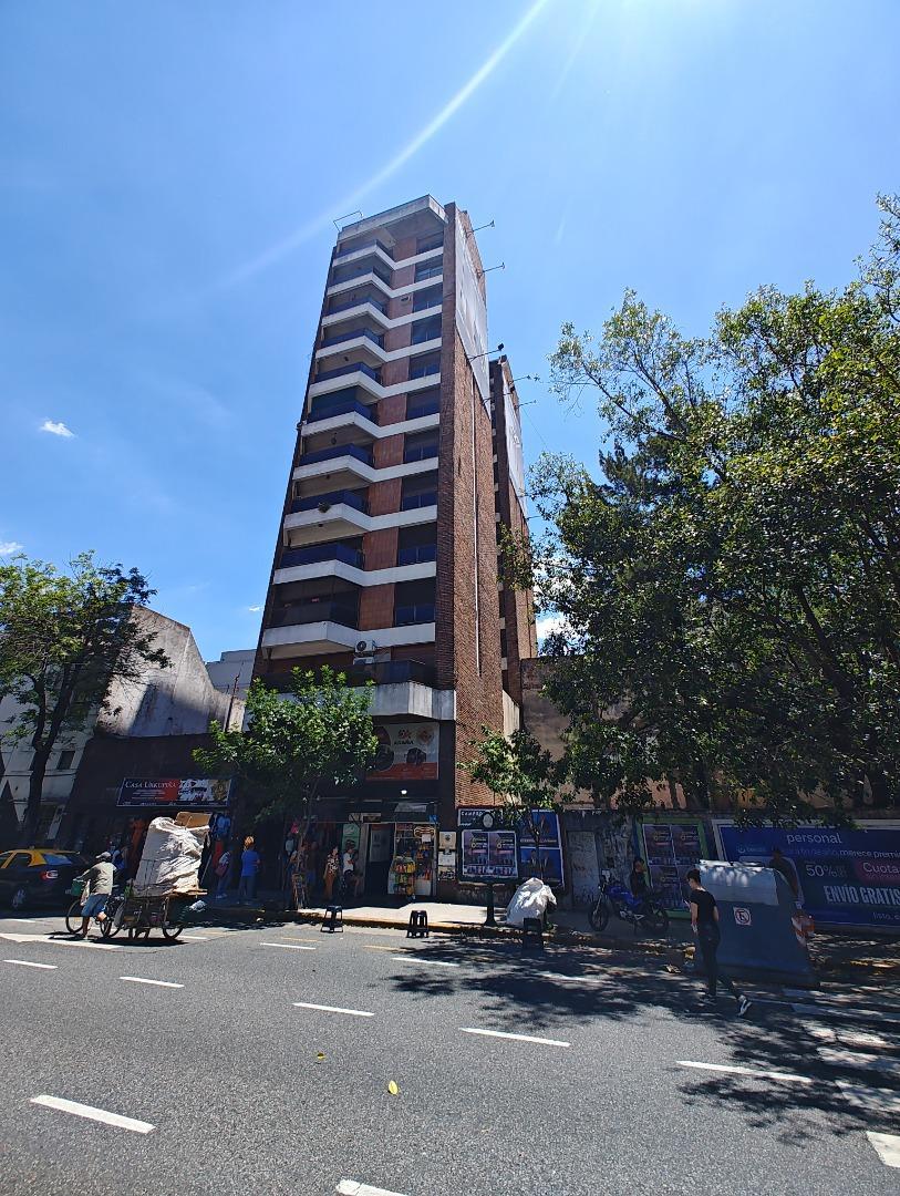 Dos Ambientes contrafrente. Luminoso.