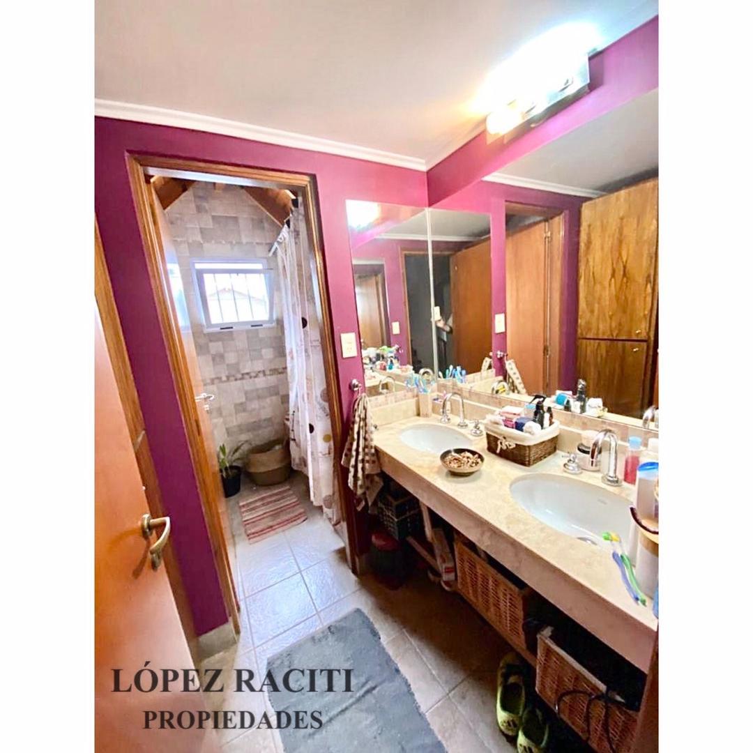 Casa en Venta con 4 cocheras