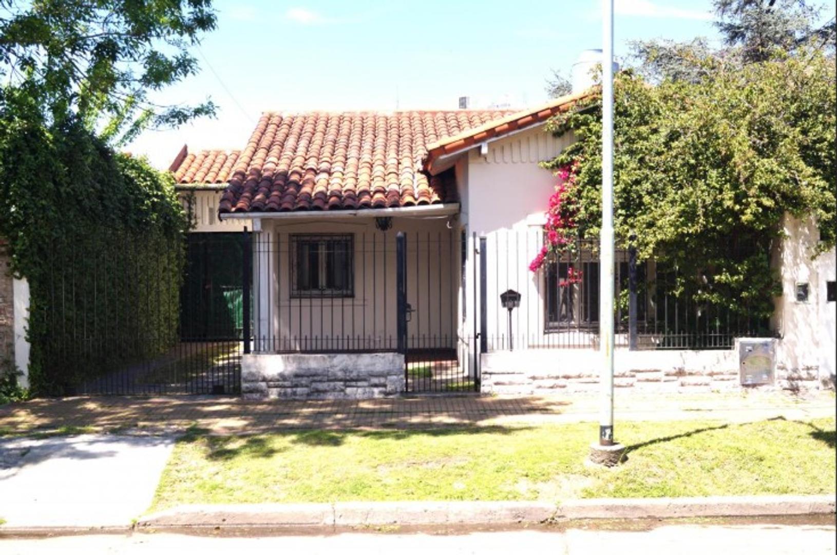 Casa en Venta con 2 cocheras