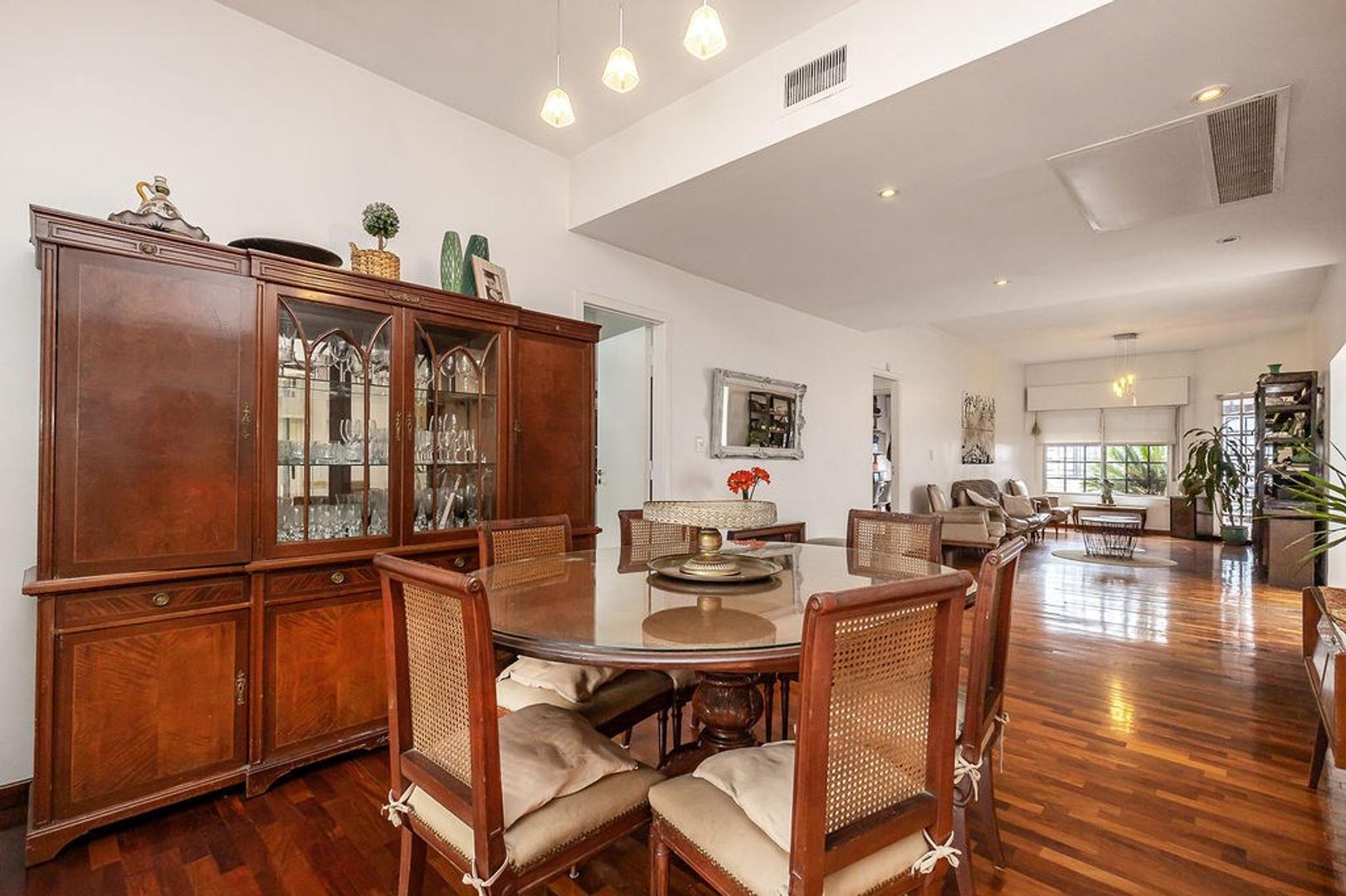 Casa 6 ambientes con 4 baños