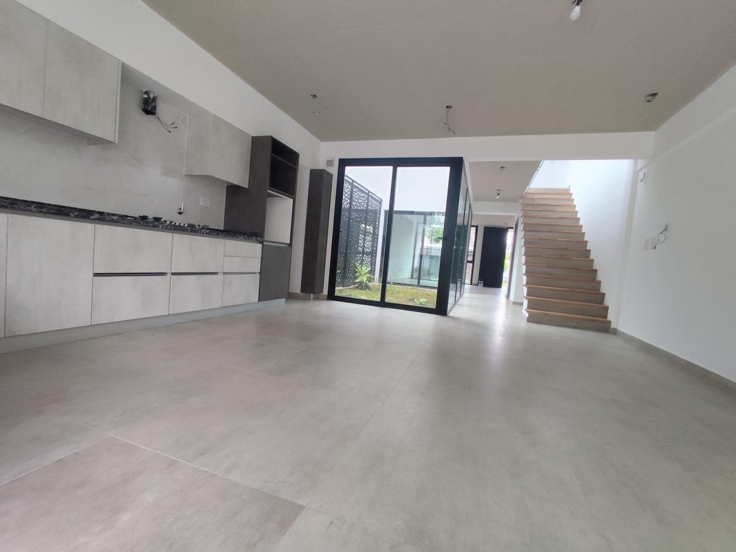 Depto Tipo Casa 4 ambientes con 3 baños