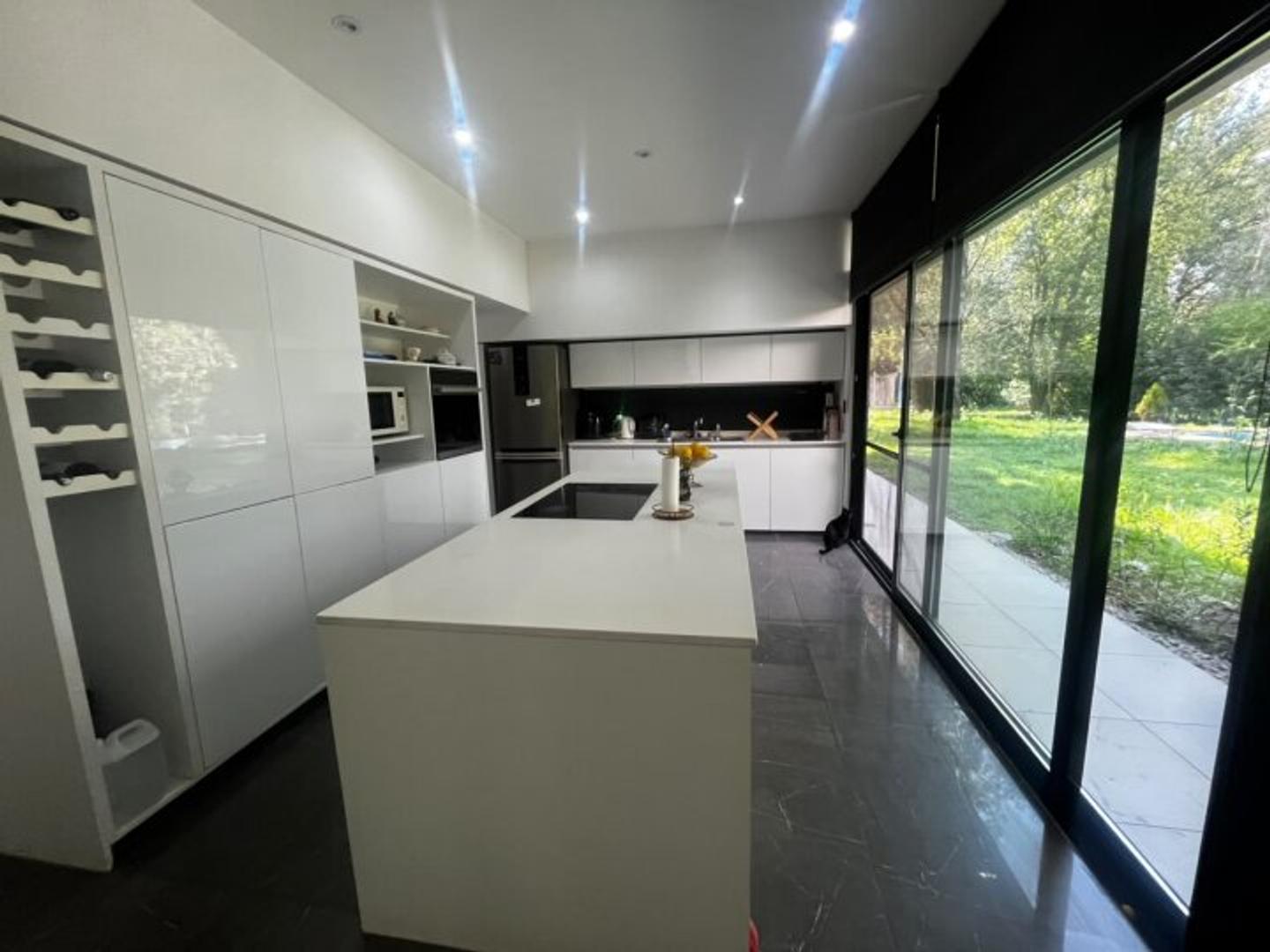 Casa 6 ambientes con 3 baños