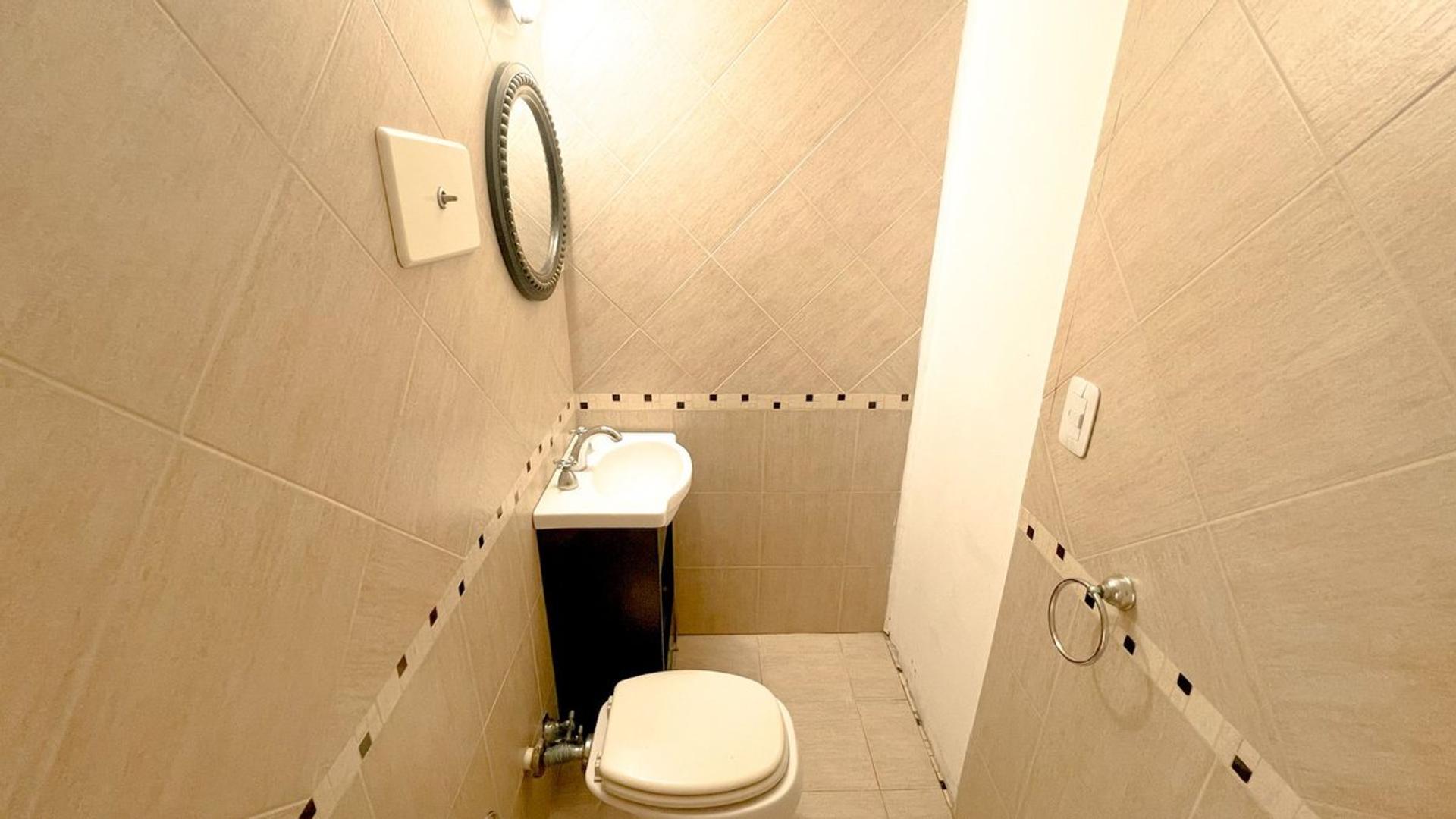 VENTA CASA 4 AMB  TERRAZA Y PATIO COCHERA PINARES