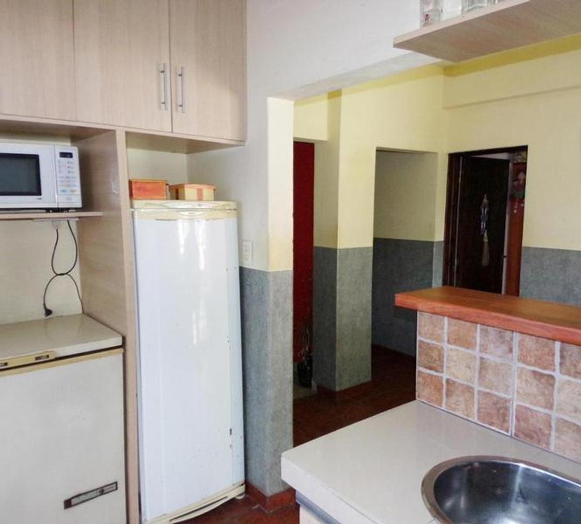 CASA 3 AMB.  ESTILO AMERICANA CON PARQUE