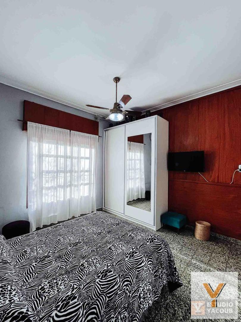 Casa en venta - 2 Dormitorios 1 Baño - Cocheras - 420Mts2 - Berisso