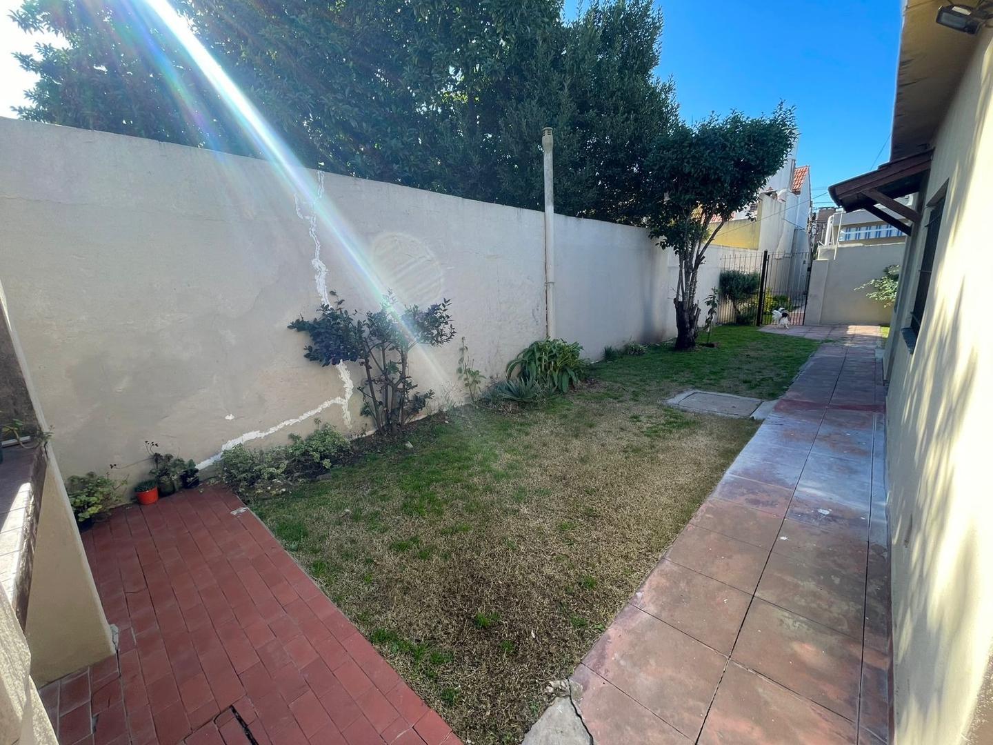 Castelar Norte, ph 3 ambientes con jardín