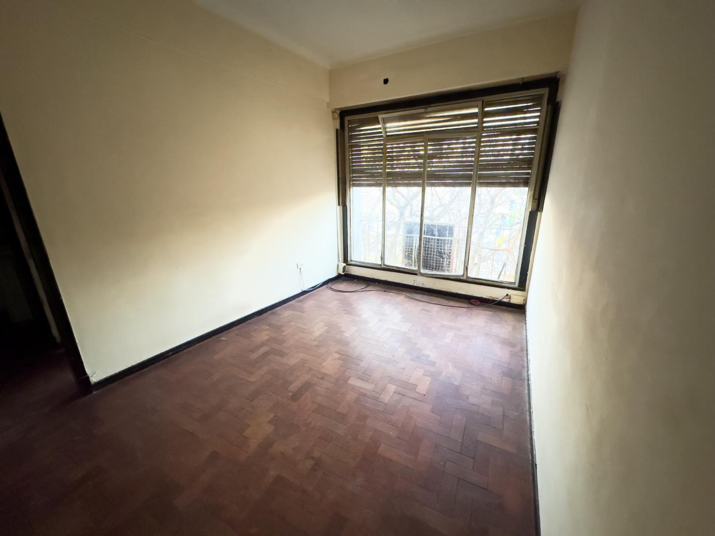 Libertad 2400 , Piso 1