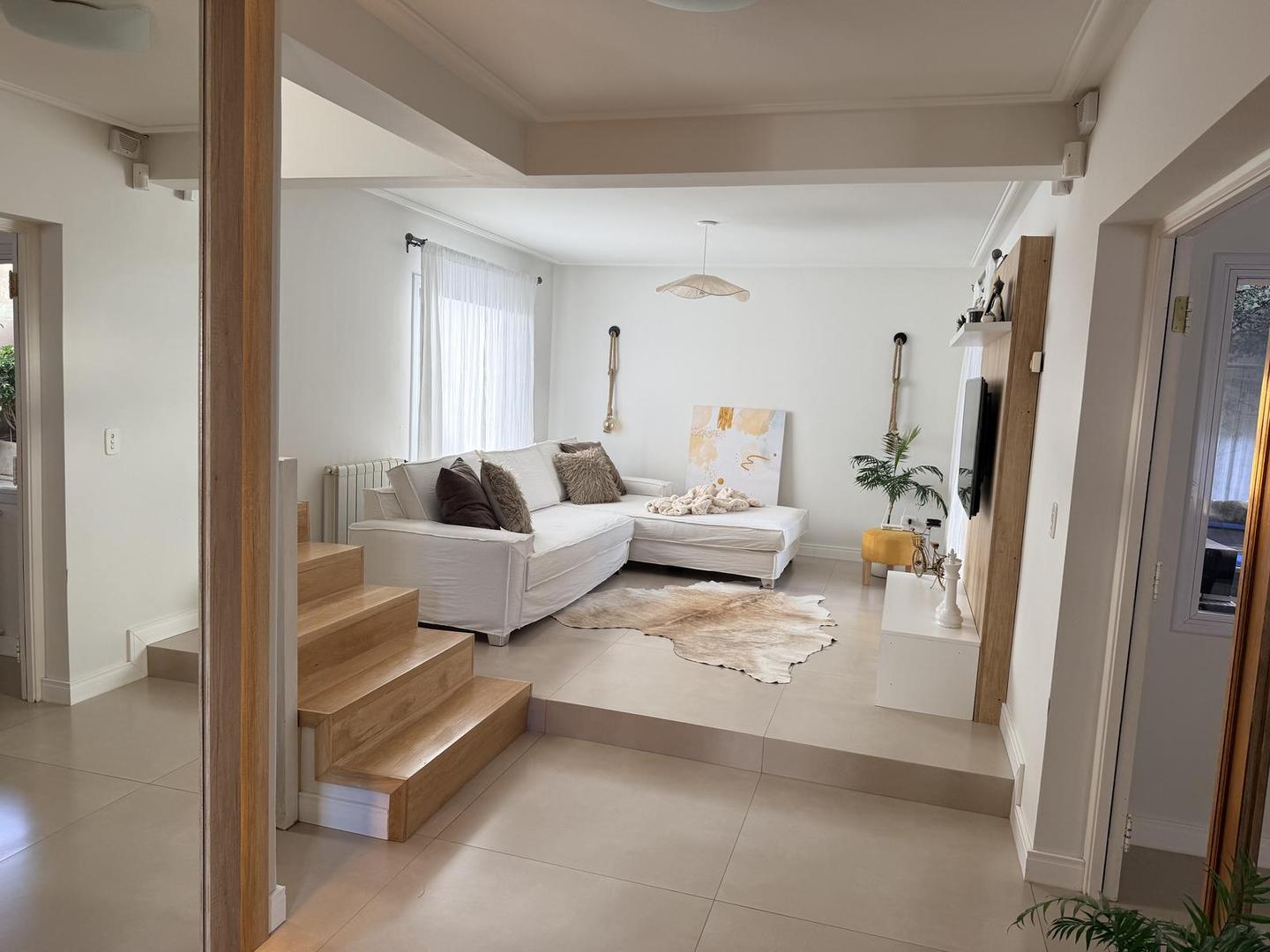 Casa 4 ambientes con 2 baños