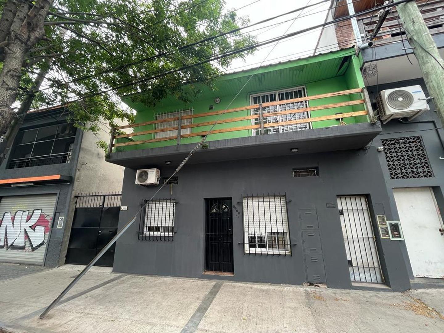 VENTA PH EN EN AV ROLON AL 2000 BECCAR 2 AMBIENTES CON PATIO