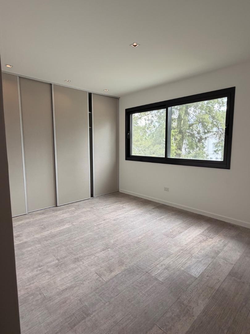 Casa en Venta con 6 cocheras