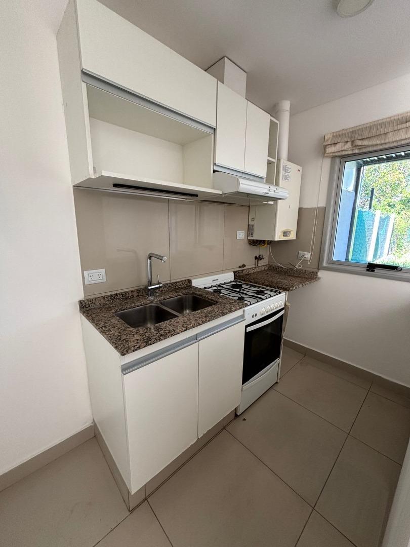 Casa en Alquiler con 1 cochera